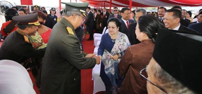 Salaman Hangat Megawati-SBY